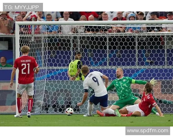 96年欧洲杯经典对决捷克与俄罗斯的激烈较量回顾 96年欧洲杯经典对决捷克与俄罗斯的激烈较量回顾